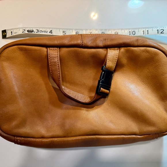 REDHEAD Men’s Soft Zip-around Caramel Colored Leather Toiletry Bag - Pre-owned - Picture 15 of 15